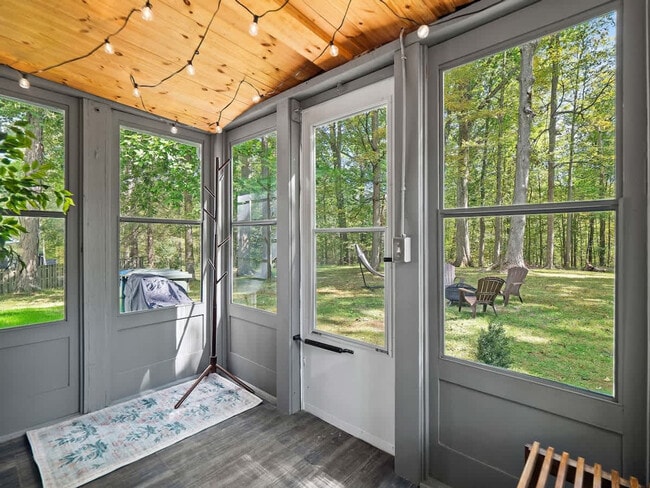 Building Photo - 3815 Ellendale Rd