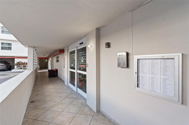 Building Photo - 121 Golden Isles Dr