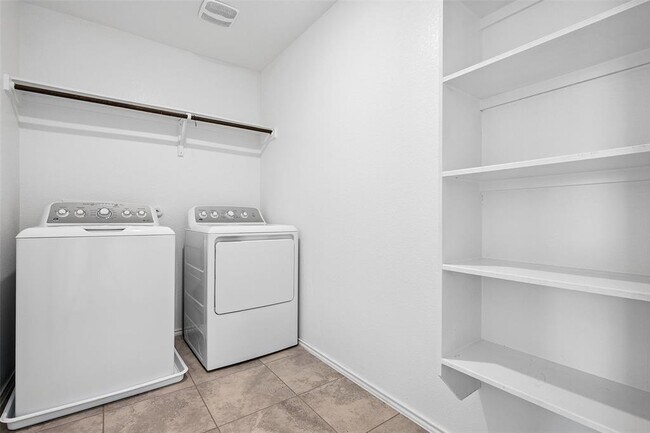 Building Photo - 105 Canley Lp