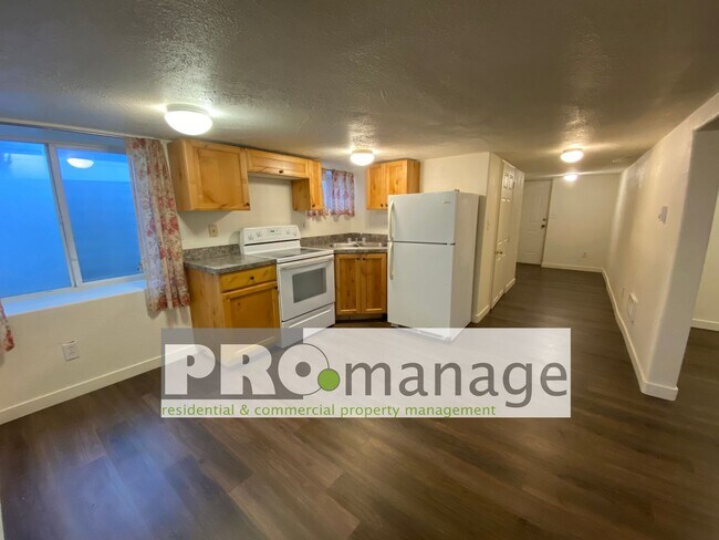 Building Photo - 399 W 17th St