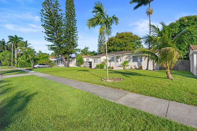 Building Photo - 1535 Plunkett St