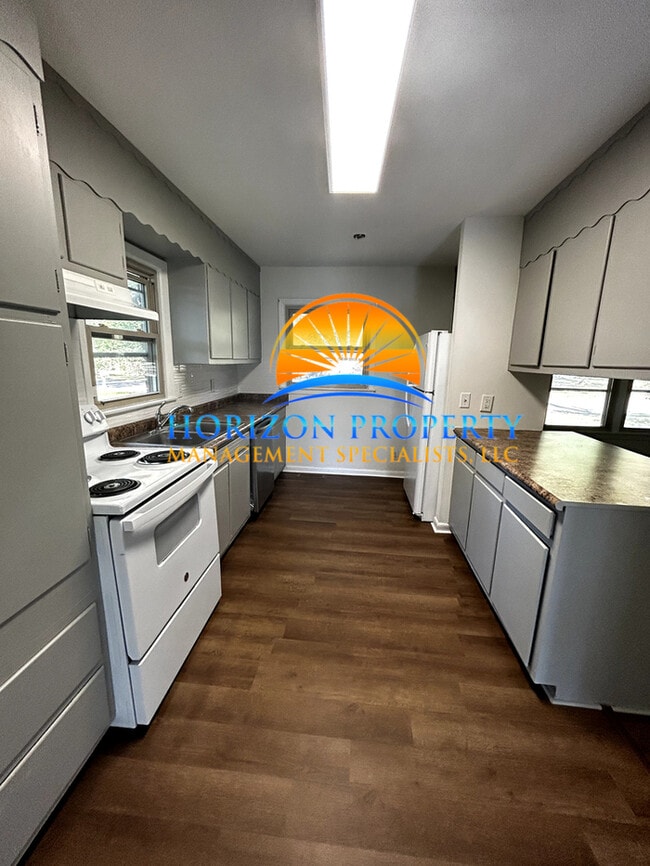 Building Photo - 703 Lantana Way NW