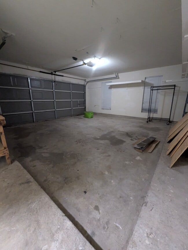 Building Photo - 827 Coral Tree Pl