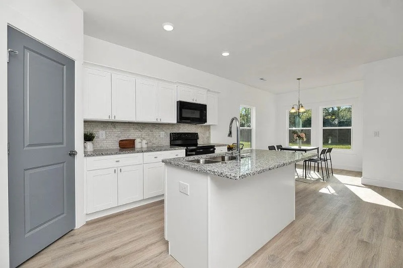 Building Photo - 206 Essex Dr