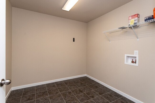 Building Photo - Beautiful Home with Stunning Views!