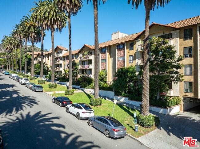 Building Photo - 1730 Camino Palmero St