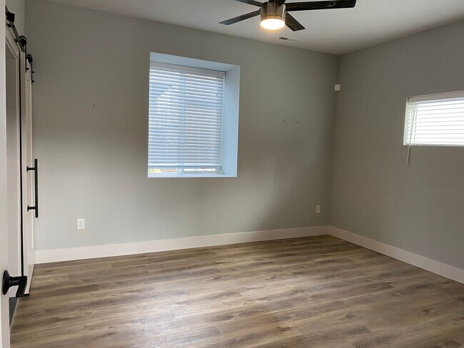 Building Photo - Modern 1 Bed, 2 Bath with Rooftop Patio! **Available to view 5/20**