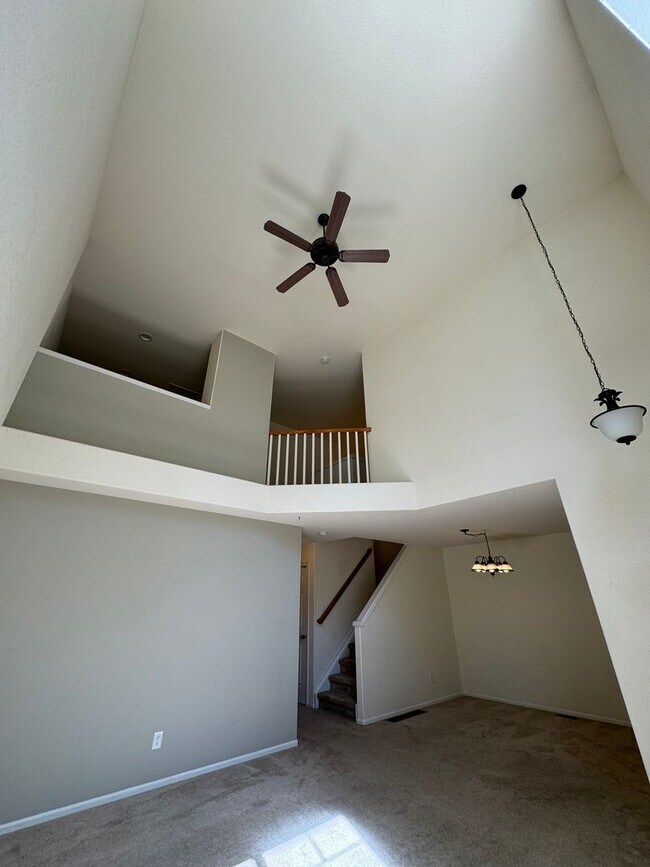 Building Photo - Wonderful Townhome in Harvest Park Southeast Ft. Collins