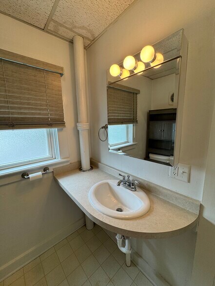Sink / medicine cabinet - 103 8th St E