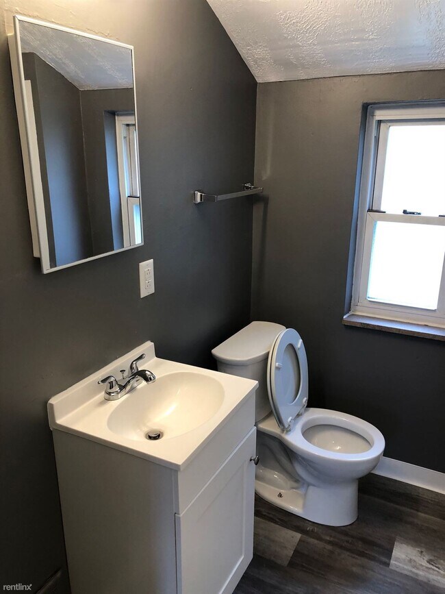 Building Photo - 2 br, 1 bath Townhome - 410 Hulton Rd