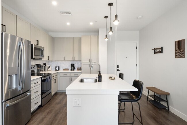Building Photo - 4225 N 32nd Pl