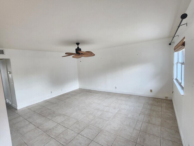 Building Photo - 509 Saxony Dr