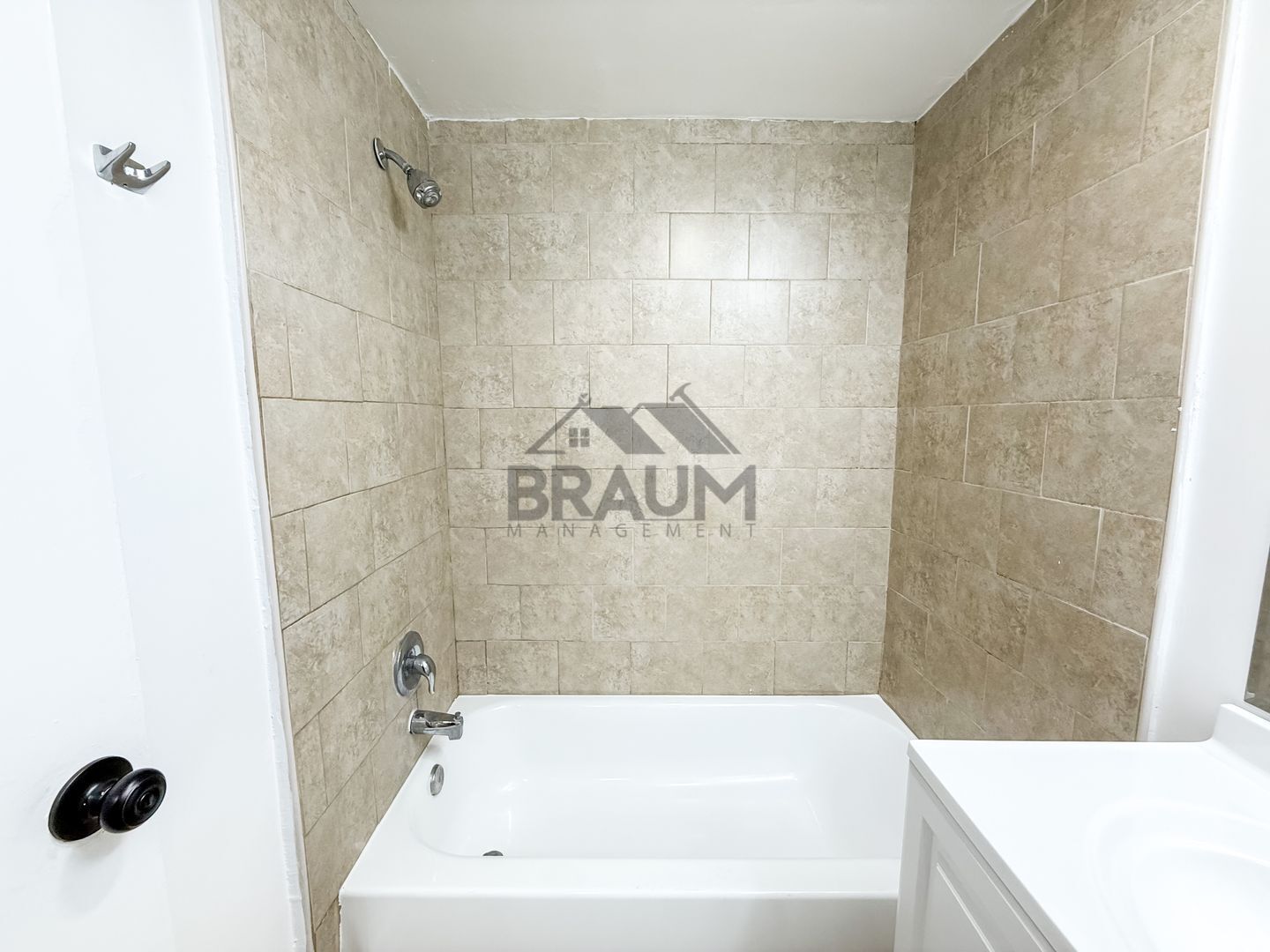 Building Photo - 5252 Hermitage Ave