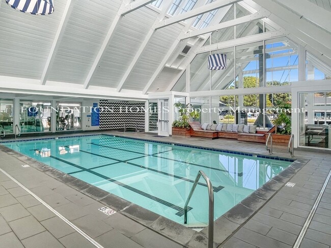 Building Photo - VIDEO - Ultra-Luxury Unit with SF City View - FOUNDATION