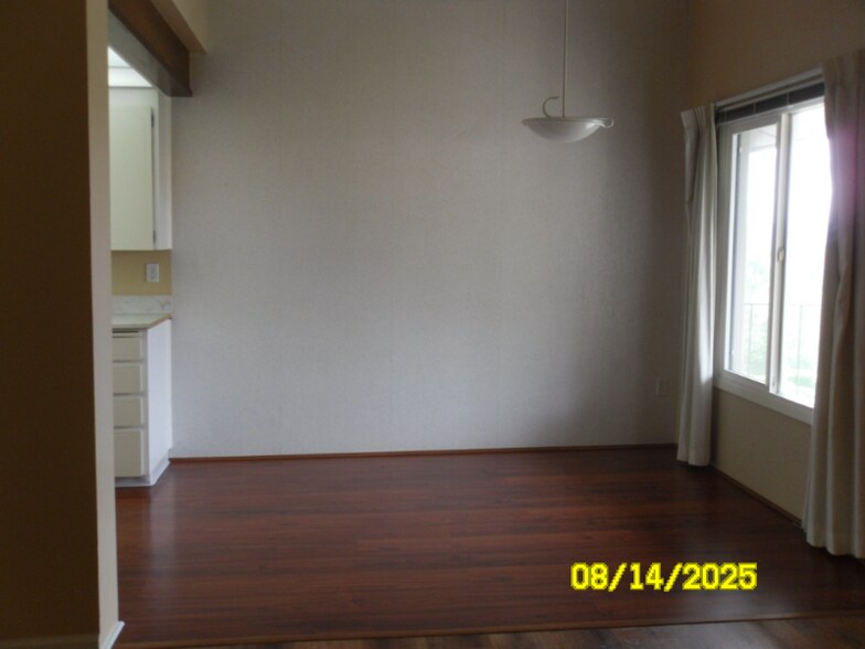 Building Photo - 5575 E Evergreen Blvd