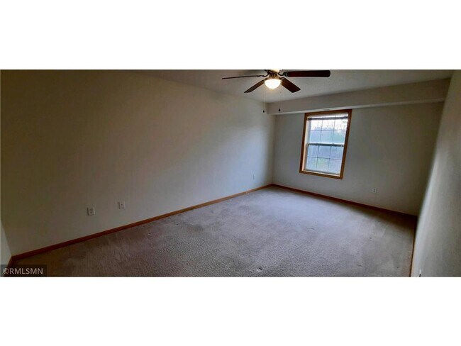 Building Photo - 15631 Linnet St NW