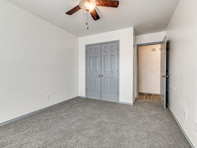 Building Photo - Updated Home + Deer Creek Schools + 3 bedr...