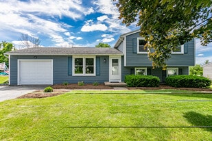 Building Photo - 1736 Elmwood Cir