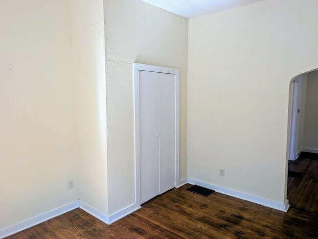 Building Photo - 1219 N 11th St