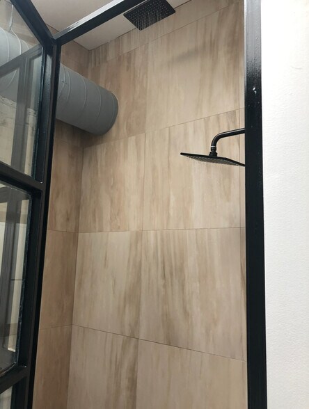 Building Photo - 1107 6th St NE