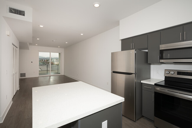 Floorplan - Hollywood Flats