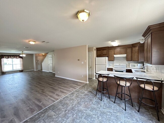 Building Photo - Spacious 2BR Town house in Houma