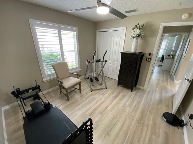 Building Photo - Gorgeous 3 + 2 Turnkey ANNUAL Lease w/Swim Spa & Large Private Screened in Patio In The Village o...