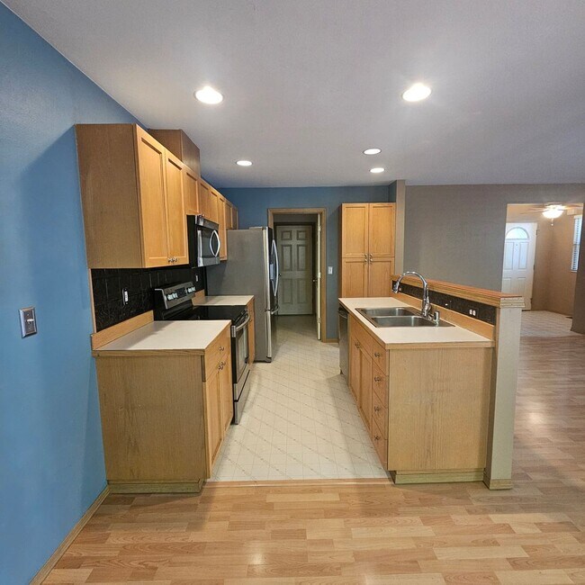 Building Photo - Move-In Ready Silverdale Home Close to Everything