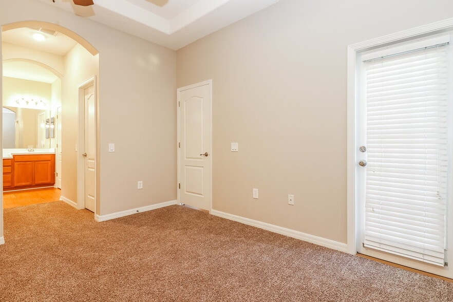 Building Photo - 3731 Braemere Dr