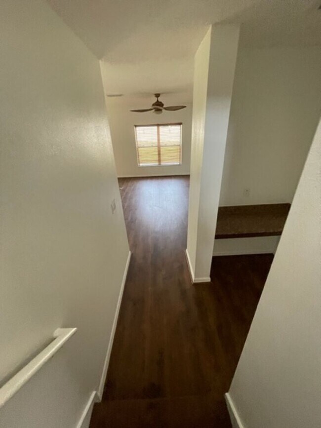 Building Photo - Cozy and spacious Single-family  home in Rockvale!!