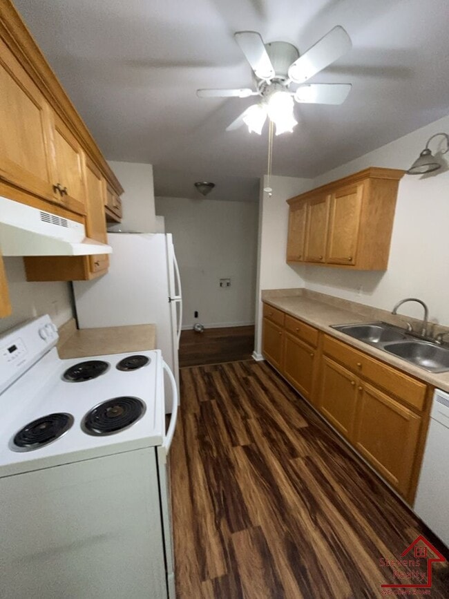 Building Photo - 209 Bermuda Dr