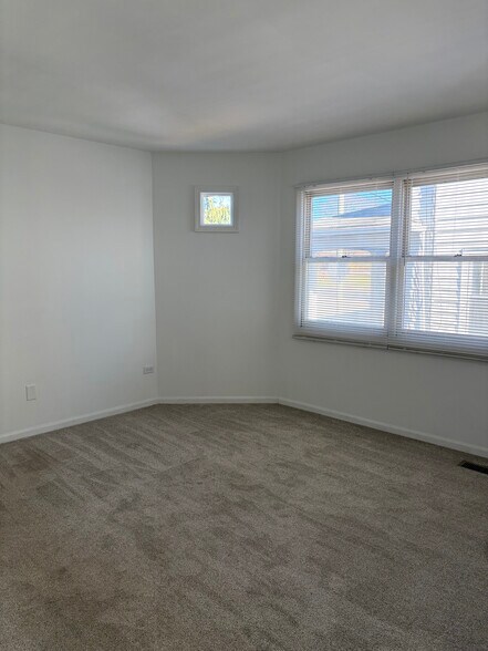 Bedroom 2 - 241 E Palatine Rd