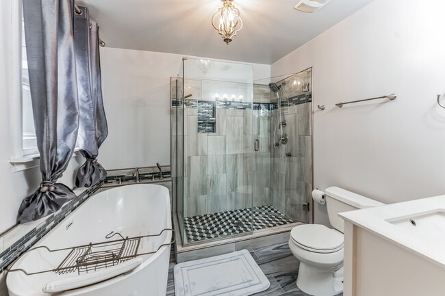 Building Photo - 1857 E Holmes Rd