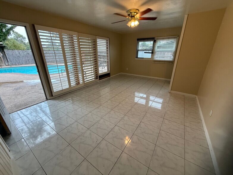 Building Photo - 4951 Campanile Dr