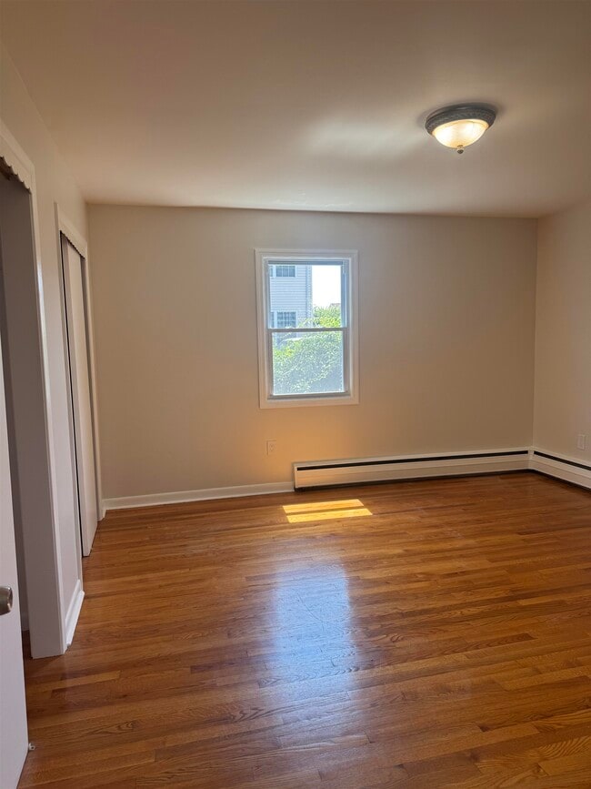 Building Photo - 717 Hudson Ave