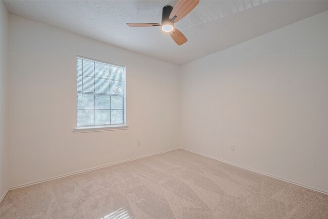 Building Photo - 2107 Creekshire Dr