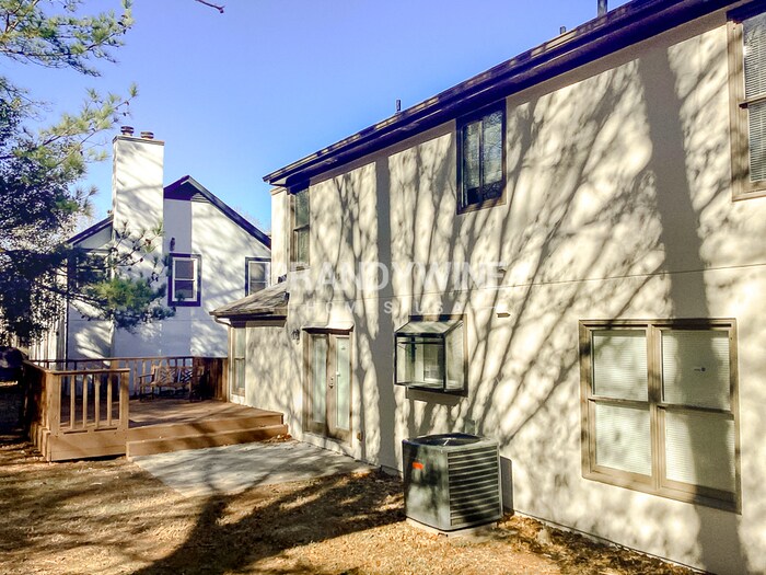 Building Photo - 1577 Linksview Close