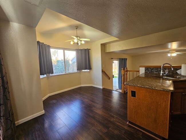 Building Photo - Large 4 bedroom two story in east Modesto!