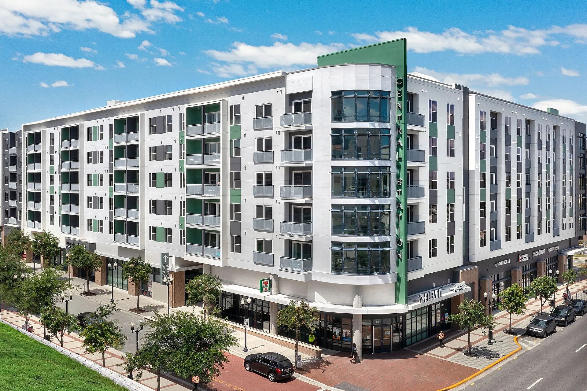 Building Photo - 480 N Orange Ave