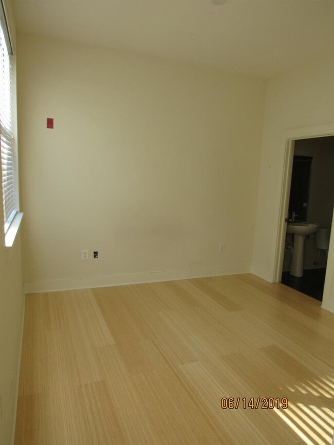 Building Photo - 650 S Mill St