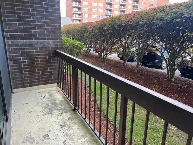 Building Photo - 1 Pond St