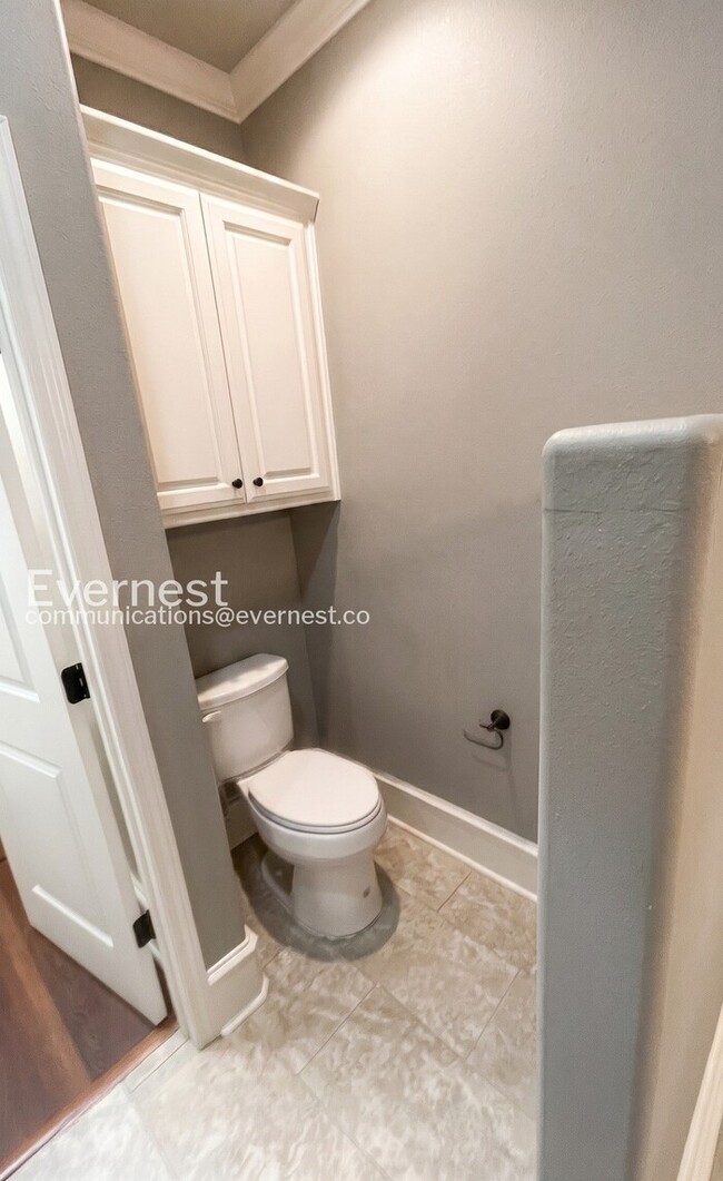 Building Photo - 3 Bed/2 Bath Home with Fenced Yard & Garage / Pet-Friendly / Vouchers Accepted / Available Now!