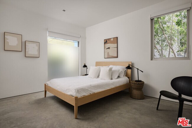 Building Photo - 533 Grand Blvd