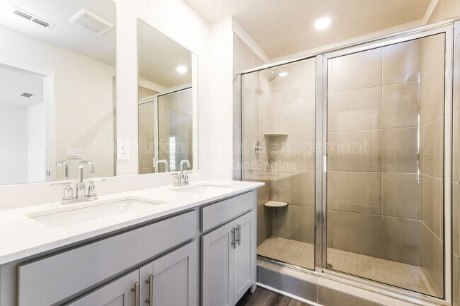 Building Photo - 3665 Shore Wood Ave