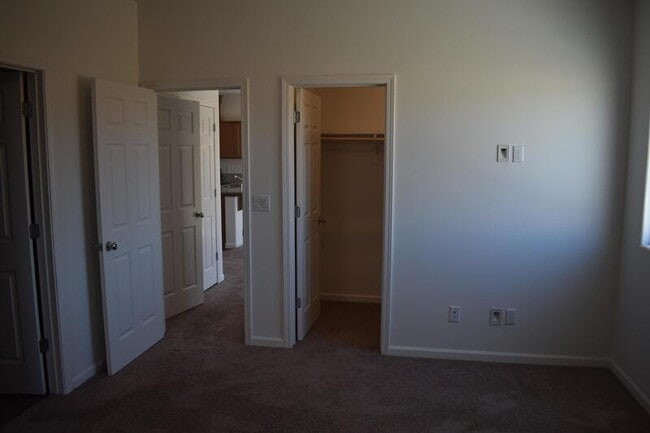 Building Photo - 31 Medieval St