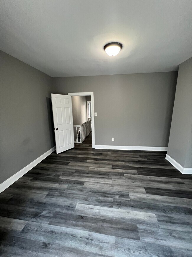 Building Photo - 114 N Yewdall St