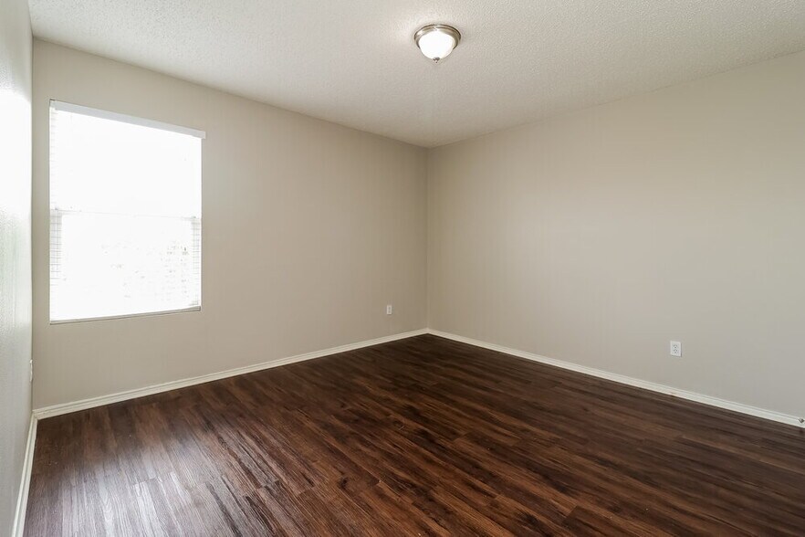 Building Photo - 8737 Hunters Point Way