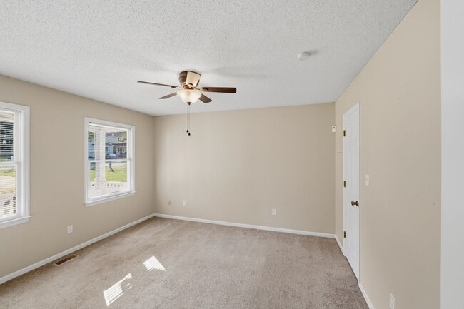 Building Photo - Spacious 4BR with Beautiful Backyard Retreat!