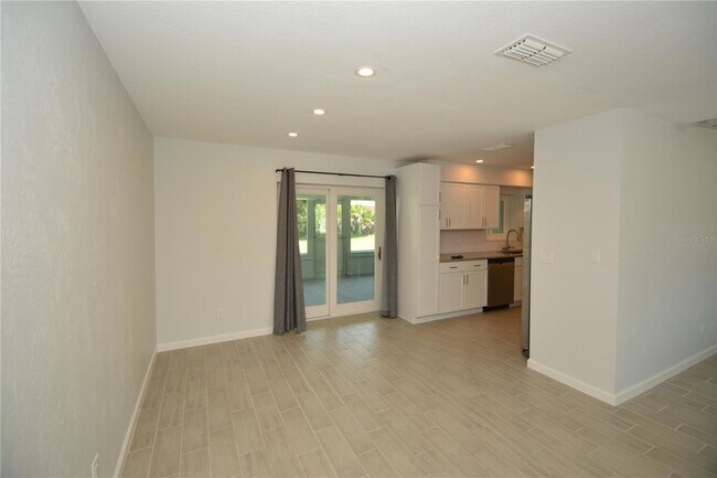 Building Photo - 14 Bolling Ln