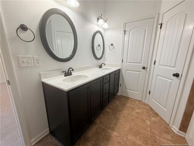 Building Photo - 352 Old Field Loop